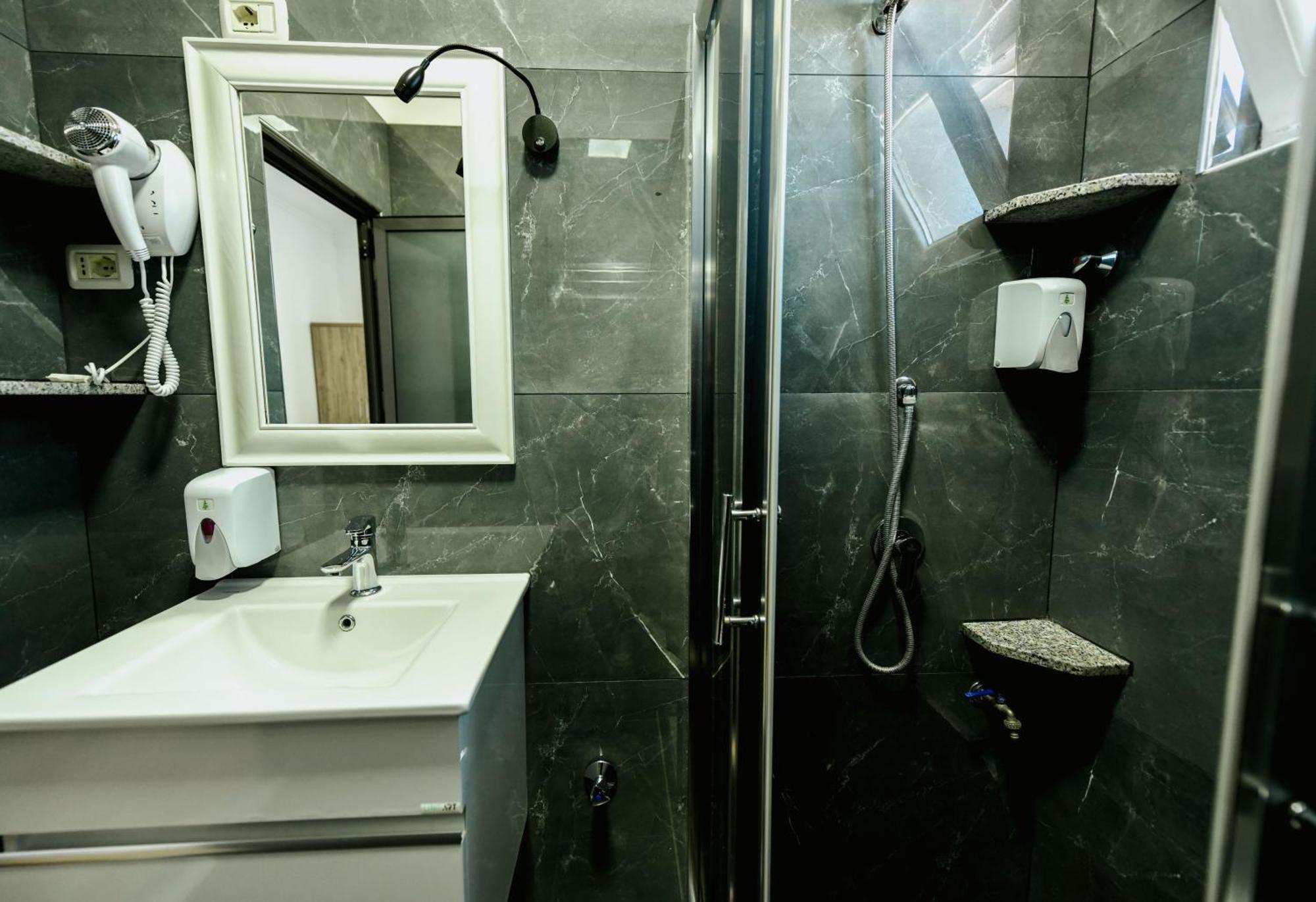 Hotel Floga Shkodër Buitenkant foto